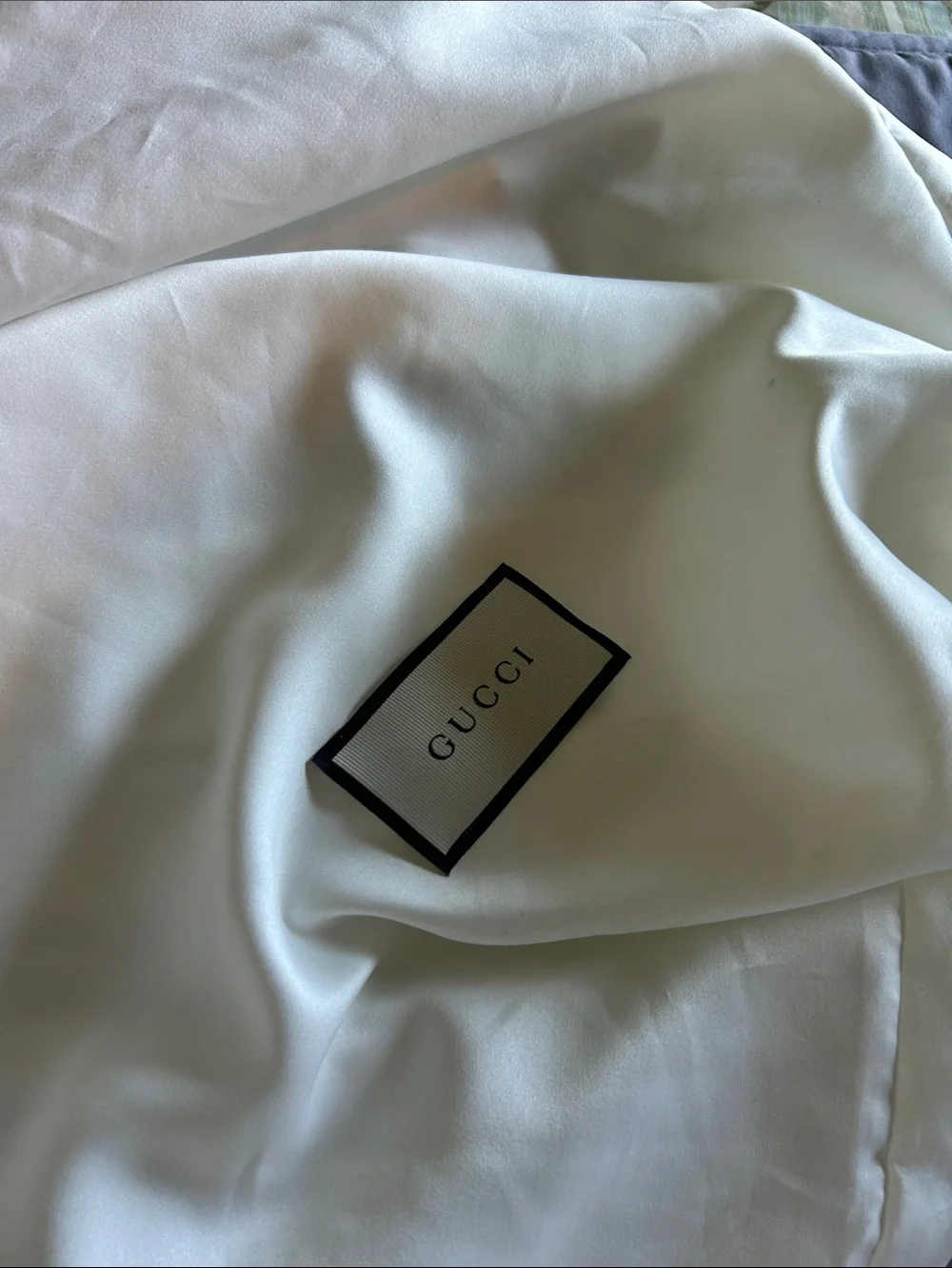 Gucci Sylvie Medium White leather Floral embroidered design (authentic)
